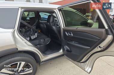 Внедорожник / Кроссовер Nissan Rogue 2023 в 