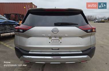 Внедорожник / Кроссовер Nissan Rogue 2023 в 