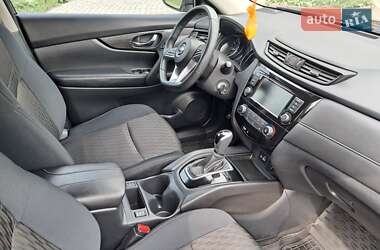 Внедорожник / Кроссовер Nissan Rogue 2018 в 