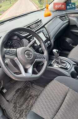 Внедорожник / Кроссовер Nissan Rogue 2018 в 