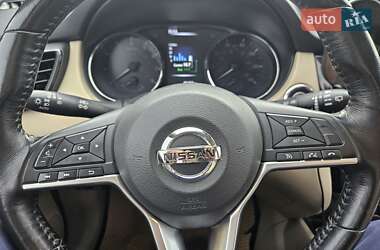 Внедорожник / Кроссовер Nissan Rogue 2017 в 