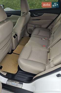 Внедорожник / Кроссовер Nissan Rogue 2017 в 