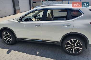 Внедорожник / Кроссовер Nissan Rogue 2017 в 