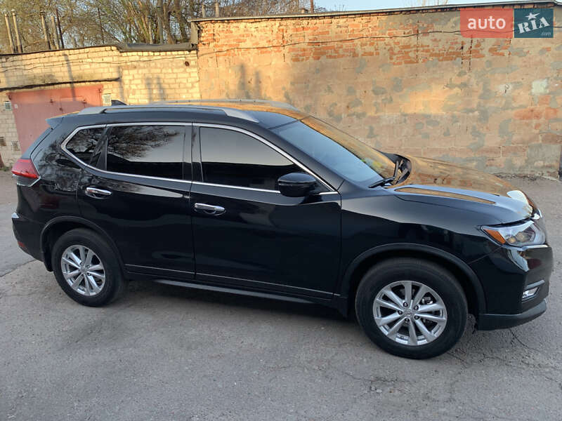 Позашляховик / Кросовер Nissan Rogue 2016 в Чернігові