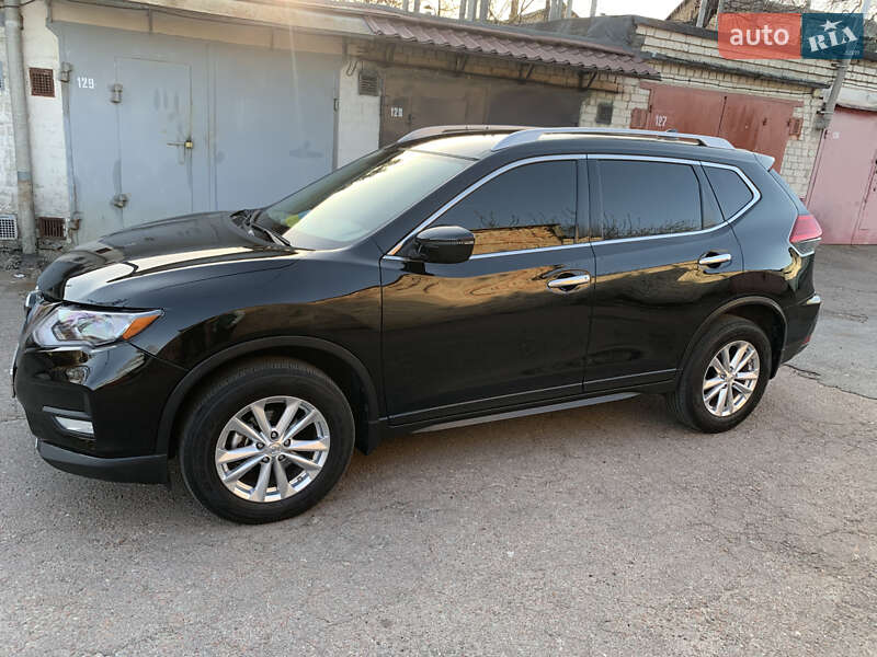 Позашляховик / Кросовер Nissan Rogue 2016 в Чернігові