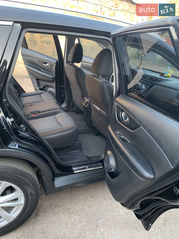 Позашляховик / Кросовер Nissan Rogue 2016 в Чернігові