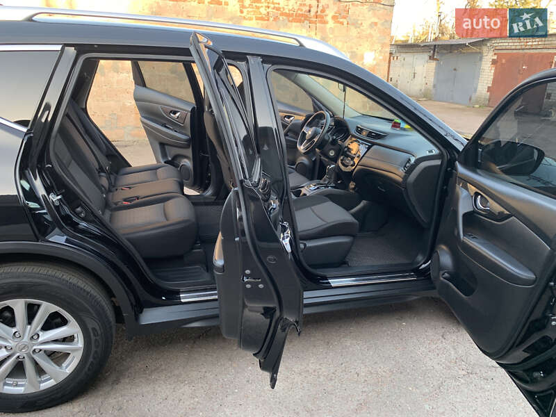 Позашляховик / Кросовер Nissan Rogue 2016 в Чернігові