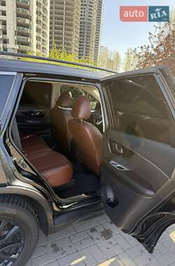 Внедорожник / Кроссовер Nissan Rogue 2018 в 
