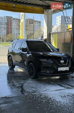 Внедорожник / Кроссовер Nissan Rogue 2018 в 