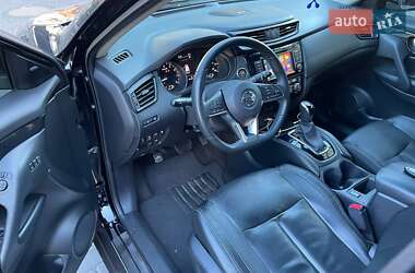 Внедорожник / Кроссовер Nissan Rogue 2018 в 