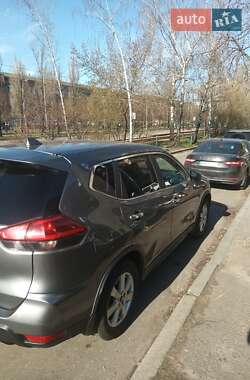 Внедорожник / Кроссовер Nissan Rogue 2018 в 