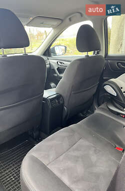 Позашляховик / Кросовер Nissan Rogue 2016 в Золочеві