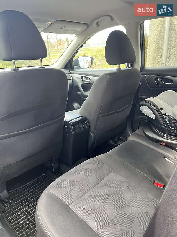 Позашляховик / Кросовер Nissan Rogue 2016 в Золочеві