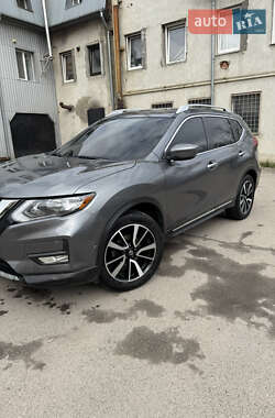 Внедорожник / Кроссовер Nissan Rogue 2017 в 