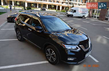 Внедорожник / Кроссовер Nissan Rogue 2017 в 