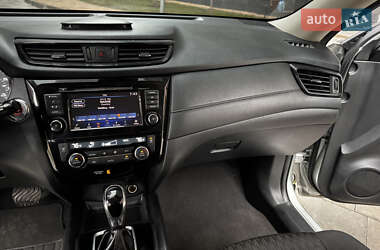 Внедорожник / Кроссовер Nissan Rogue 2018 в 