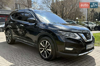 Внедорожник / Кроссовер Nissan Rogue 2018 в 