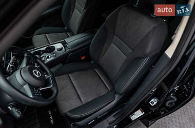 Позашляховик / Кросовер Nissan Rogue 2024 в 