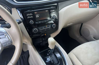Позашляховик / Кросовер Nissan Rogue 2015 в 