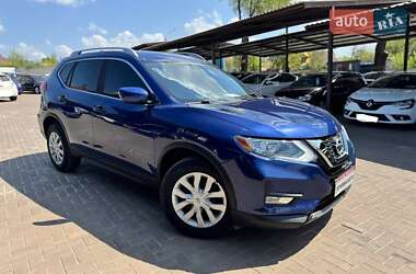 Внедорожник / Кроссовер Nissan Rogue 2016 в Кривом Роге
