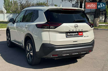 Внедорожник / Кроссовер Nissan Rogue 2023 в 