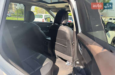 Внедорожник / Кроссовер Nissan Rogue 2023 в 