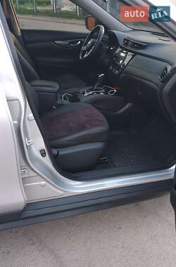 Позашляховик / Кросовер Nissan Rogue 2017 в 