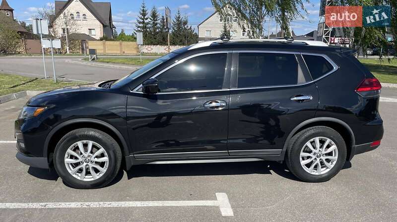 Внедорожник / Кроссовер Nissan Rogue 2017 в Киеве