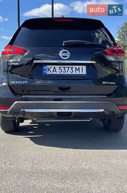 Внедорожник / Кроссовер Nissan Rogue 2017 в 