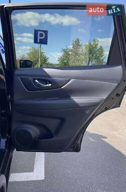 Внедорожник / Кроссовер Nissan Rogue 2017 в 