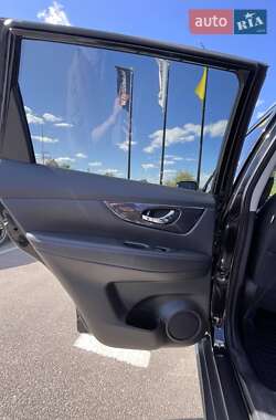 Внедорожник / Кроссовер Nissan Rogue 2017 в 