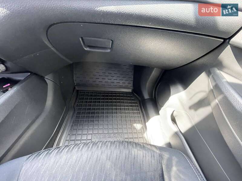 Внедорожник / Кроссовер Nissan Rogue 2017 в Киеве