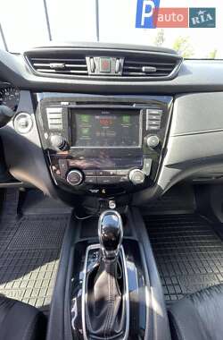 Внедорожник / Кроссовер Nissan Rogue 2017 в 
