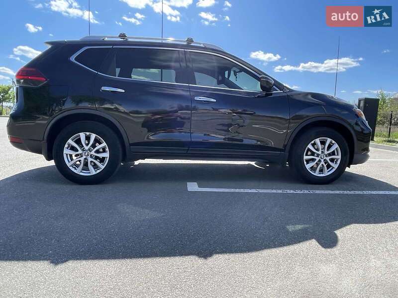 Внедорожник / Кроссовер Nissan Rogue 2017 в Киеве