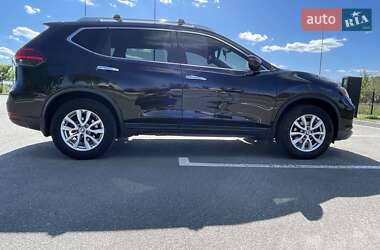 Внедорожник / Кроссовер Nissan Rogue 2017 в 