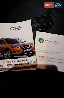 Внедорожник / Кроссовер Nissan Rogue 2017 в 