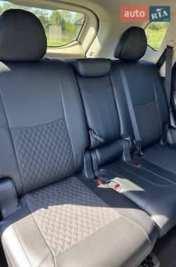 Позашляховик / Кросовер Nissan Rogue 2017 в 