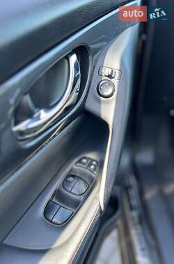 Позашляховик / Кросовер Nissan Rogue 2017 в 