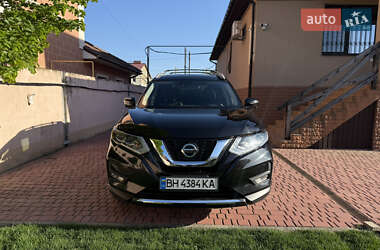 Внедорожник / Кроссовер Nissan Rogue 2018 в 