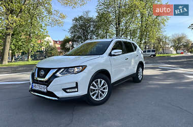 Внедорожник / Кроссовер Nissan Rogue 2018 в 