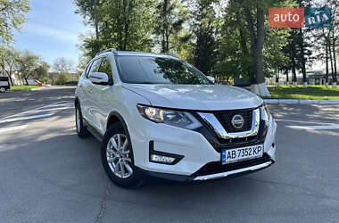 Внедорожник / Кроссовер Nissan Rogue 2018 в 