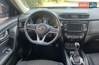 Внедорожник / Кроссовер Nissan Rogue 2017 в 