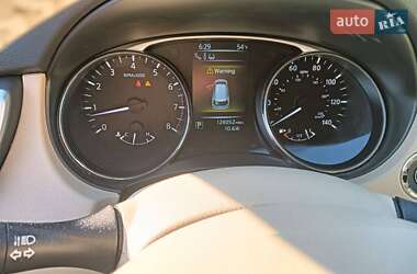 Внедорожник / Кроссовер Nissan Rogue 2015 в 