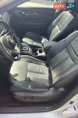 Внедорожник / Кроссовер Nissan Rogue 2016 в 