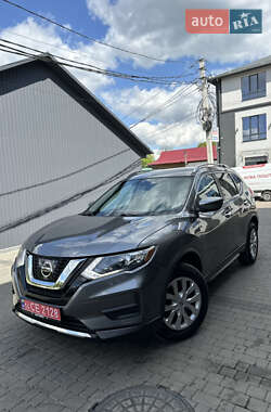 Внедорожник / Кроссовер Nissan Rogue 2017 в 