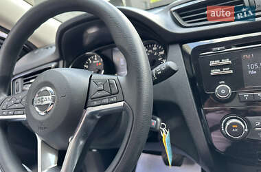 Внедорожник / Кроссовер Nissan Rogue 2017 в 