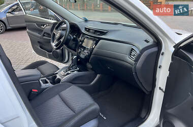 Позашляховик / Кросовер Nissan Rogue 2020 в 