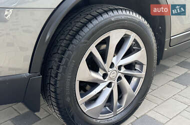 Внедорожник / Кроссовер Nissan Rogue 2015 в 