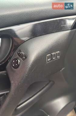 Внедорожник / Кроссовер Nissan Rogue 2017 в 