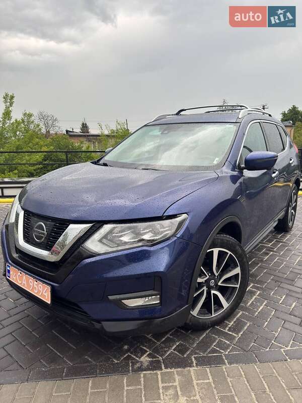 Внедорожник / Кроссовер Nissan Rogue 2017 в 